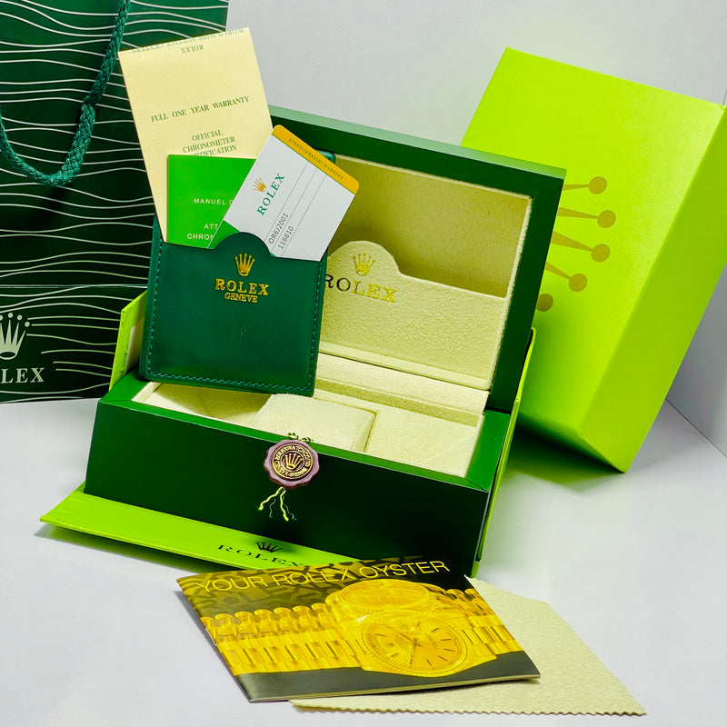 Rolex oyster perpetual date submariner automatic with original box